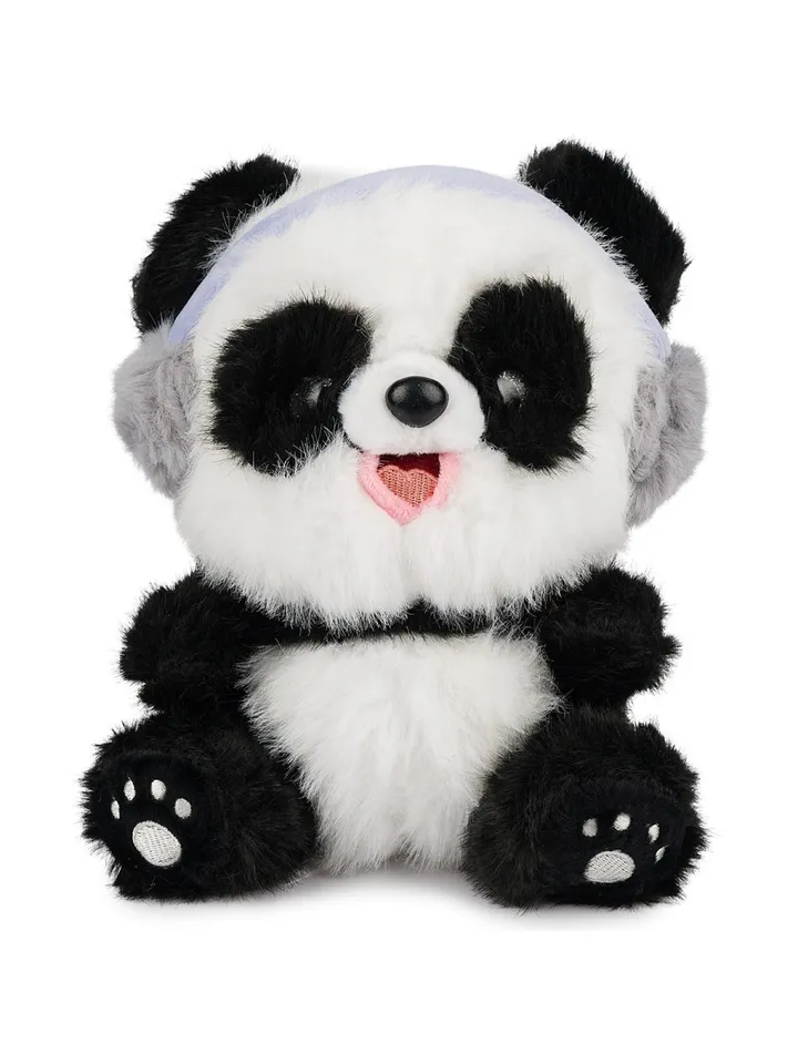 Uśmiechnięta puszysta maskotka pandy w szarych nausznikach