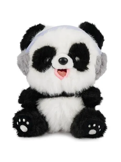 Uśmiechnięta puszysta maskotka pandy w szarych nausznikach